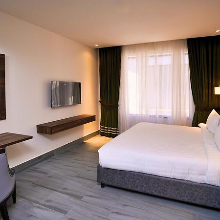 Hotel One Vogue Mall 35 רוואלפינדי מראה חיצוני תמונה