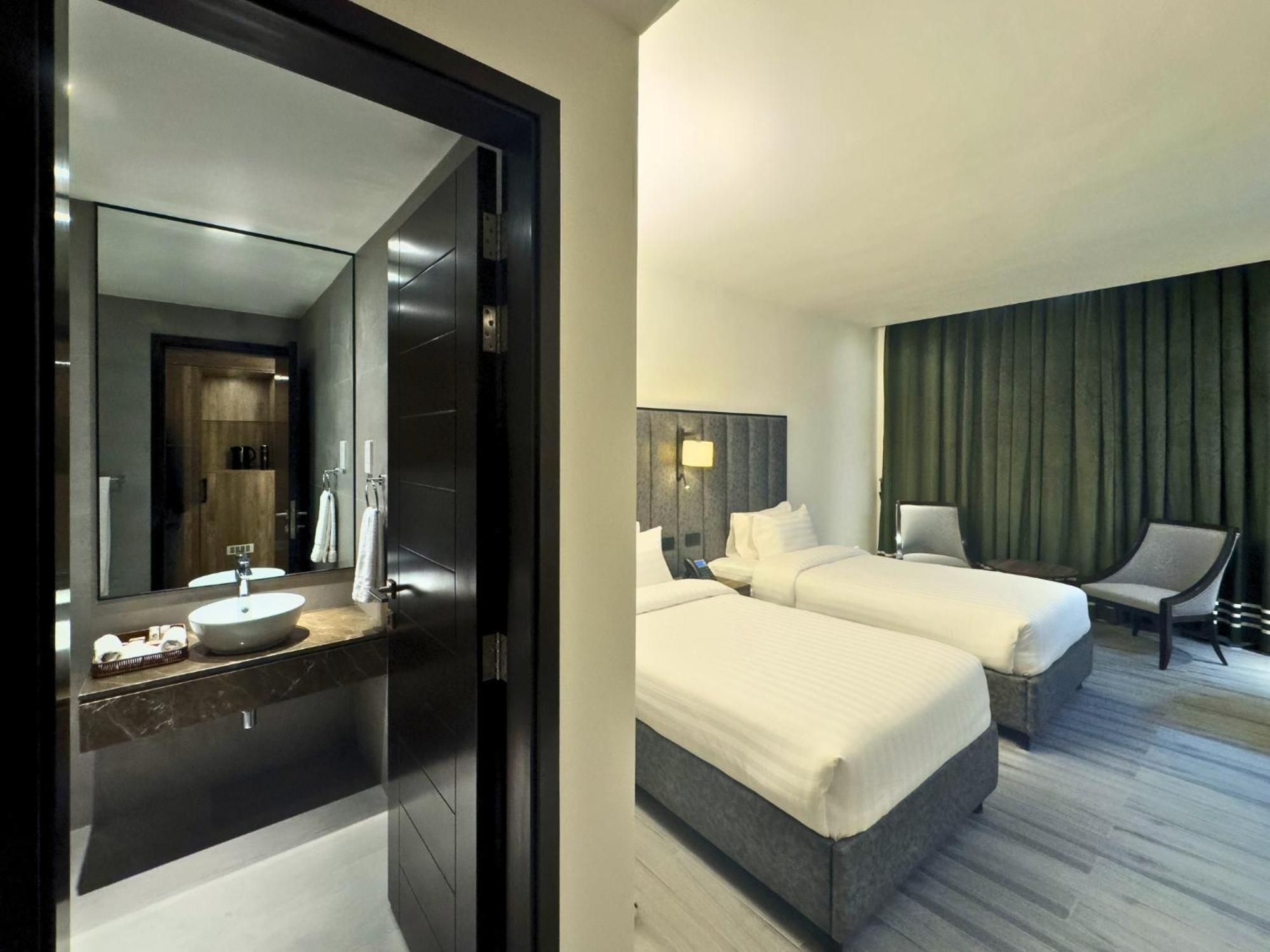 Hotel One Vogue Mall 35 רוואלפינדי מראה חיצוני תמונה
