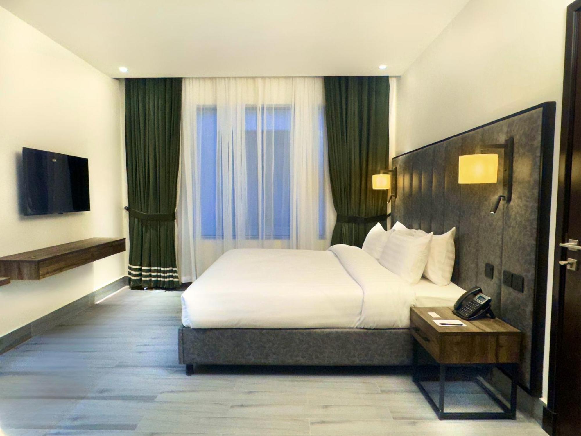 Hotel One Vogue Mall 35 רוואלפינדי מראה חיצוני תמונה