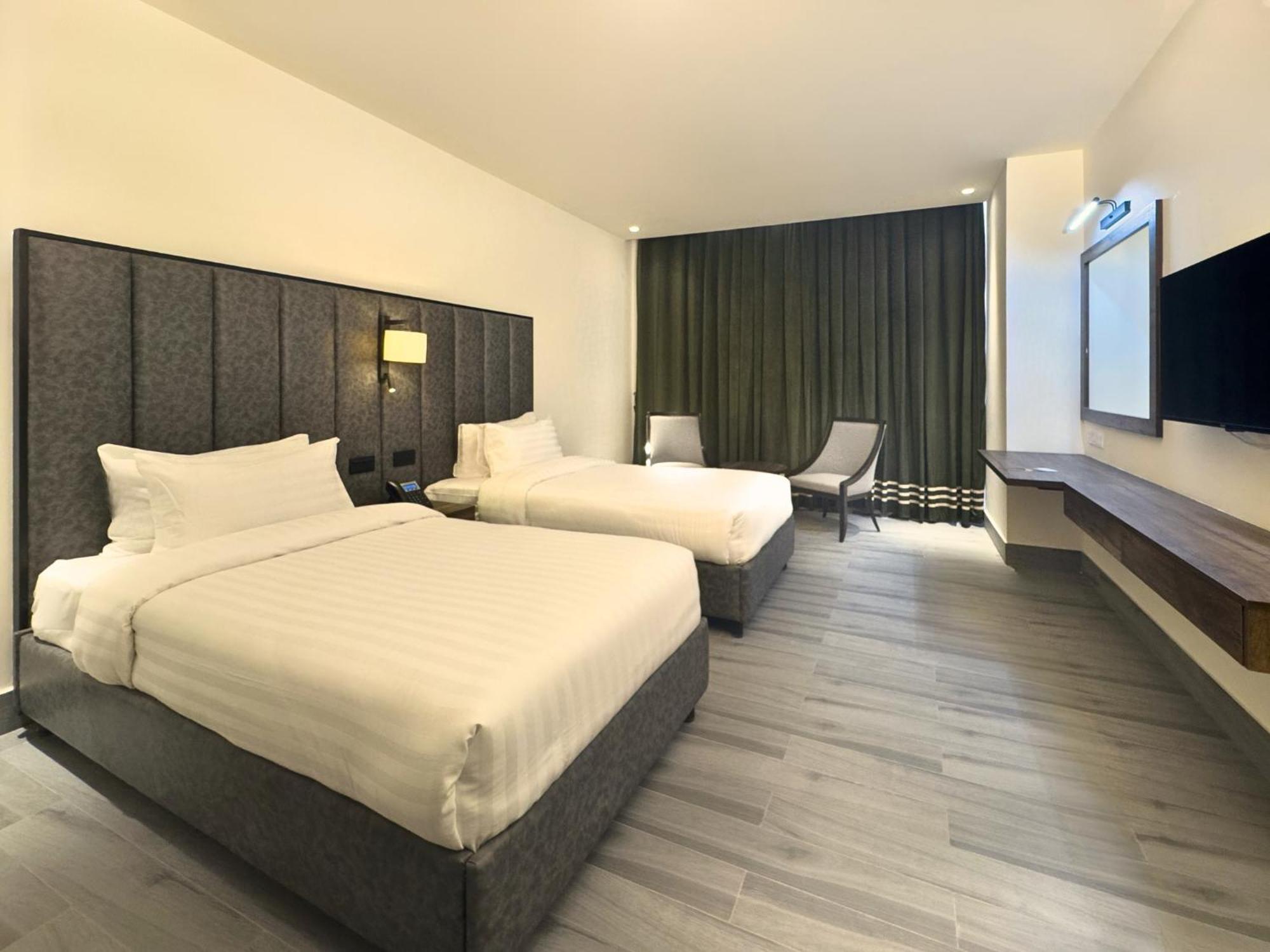 Hotel One Vogue Mall 35 רוואלפינדי מראה חיצוני תמונה