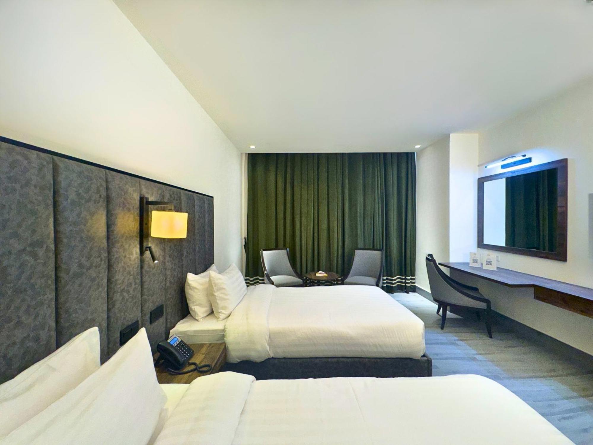 Hotel One Vogue Mall 35 רוואלפינדי מראה חיצוני תמונה