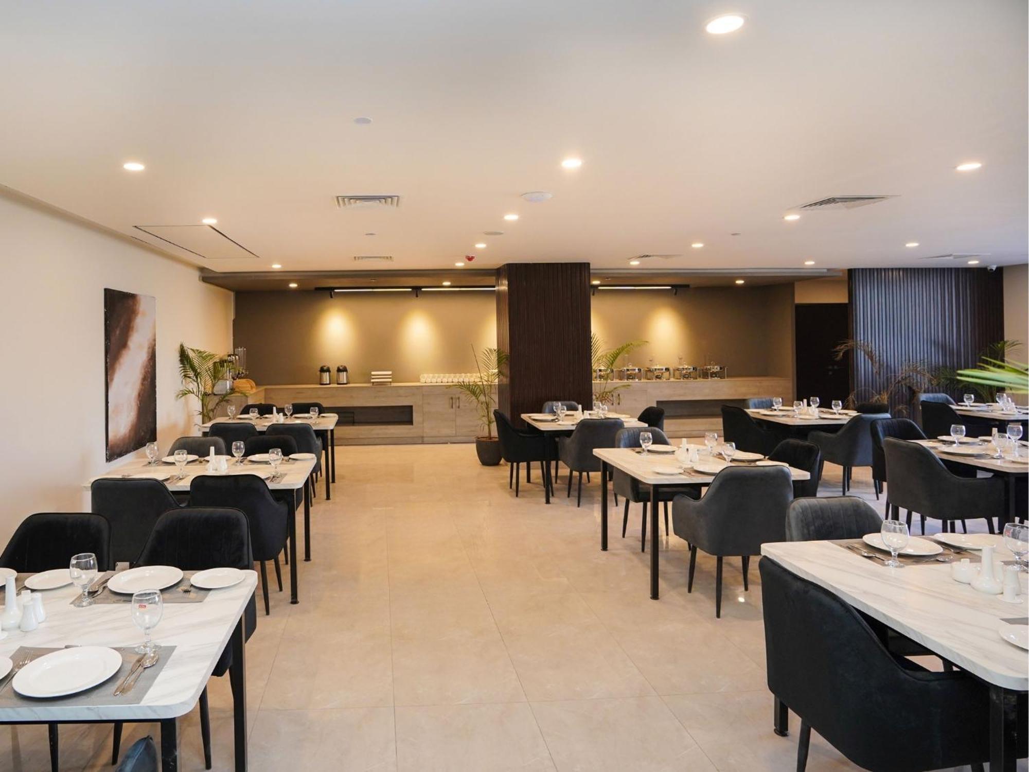 Hotel One Vogue Mall 35 רוואלפינדי מראה חיצוני תמונה